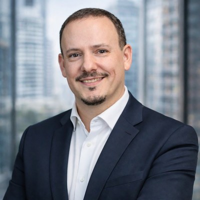 Portrait of Maarten de Bruin, author of The Acceleration Gap